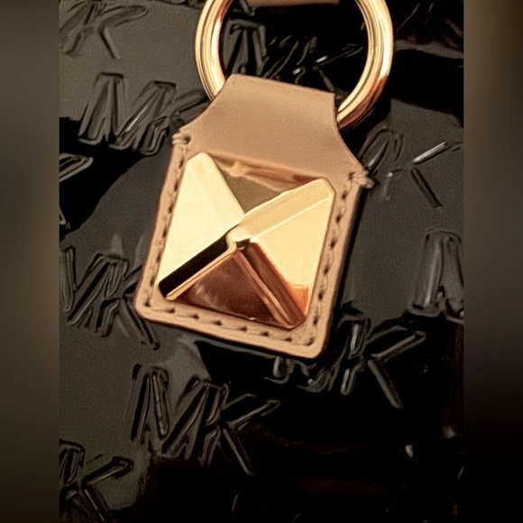 FINAL $$DROP!!BLACK PATENT MICHAEL KORS GRAYSON MEDIUM SACHEL AUTHENTIC - Picture 12 of 15